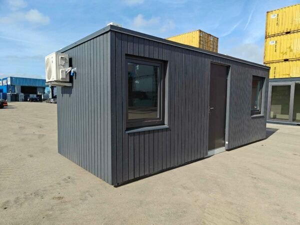 cma9k9eu2000b04l4bi9x5r5v.jpg