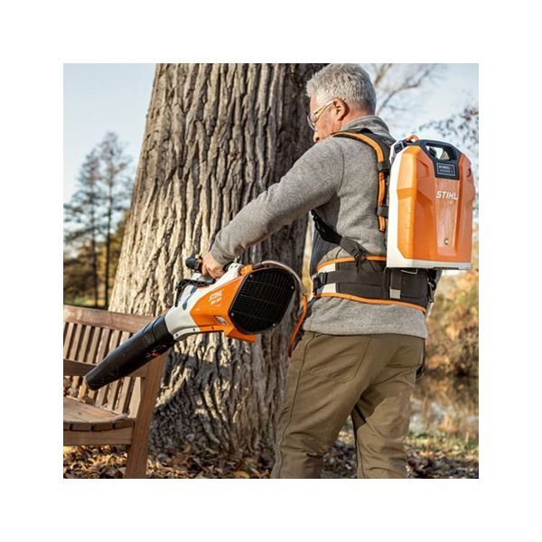 souffleur-a-batterie-bga200-nu-accessoire-portatif-hanches-stihl-2.jpg