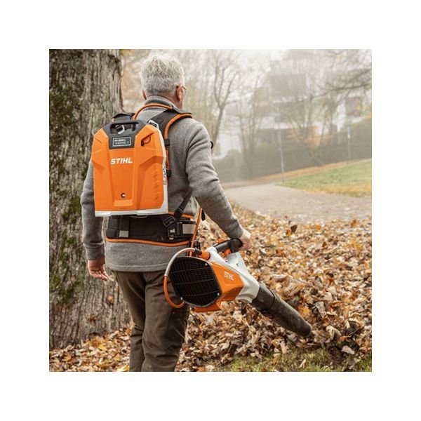 souffleur-a-batterie-bga200-nu-accessoire-portatif-hanches-stihl-4.jpg